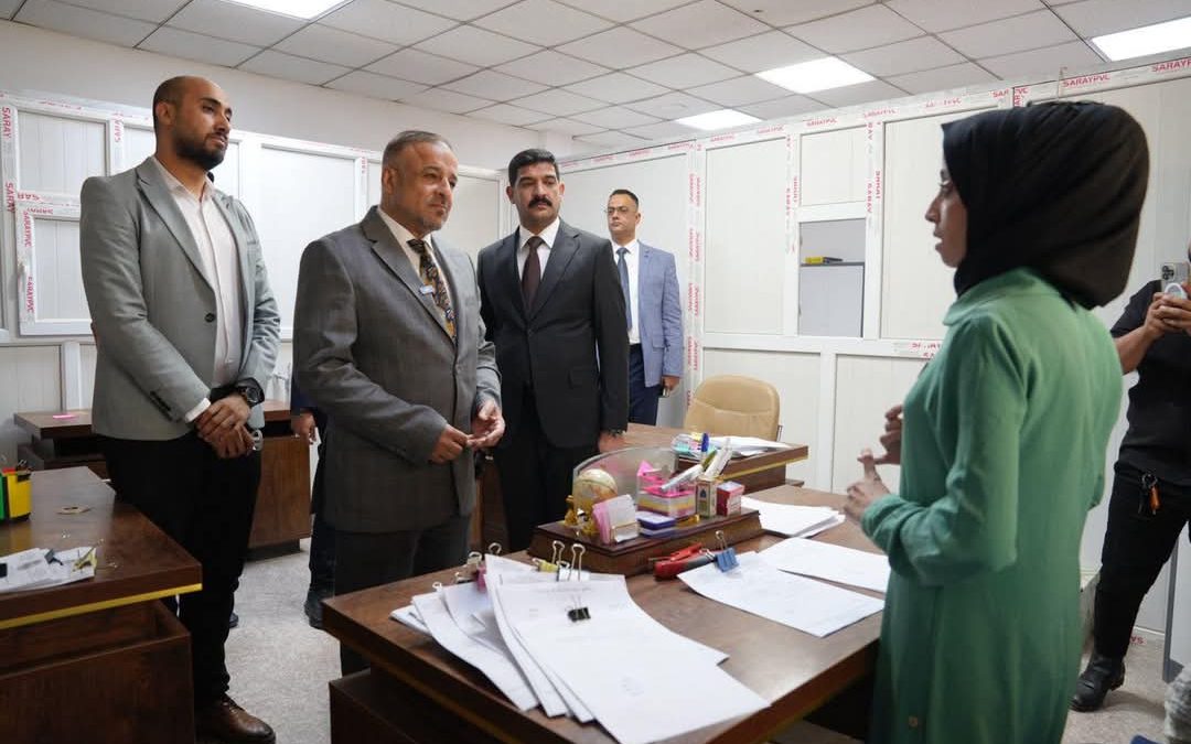 محافظ صلاح الدين يتفقد قسم ذوي الإعاقة ويوجّه باستئناف معاملات المتوقفين وتحسين البنية الخدمية