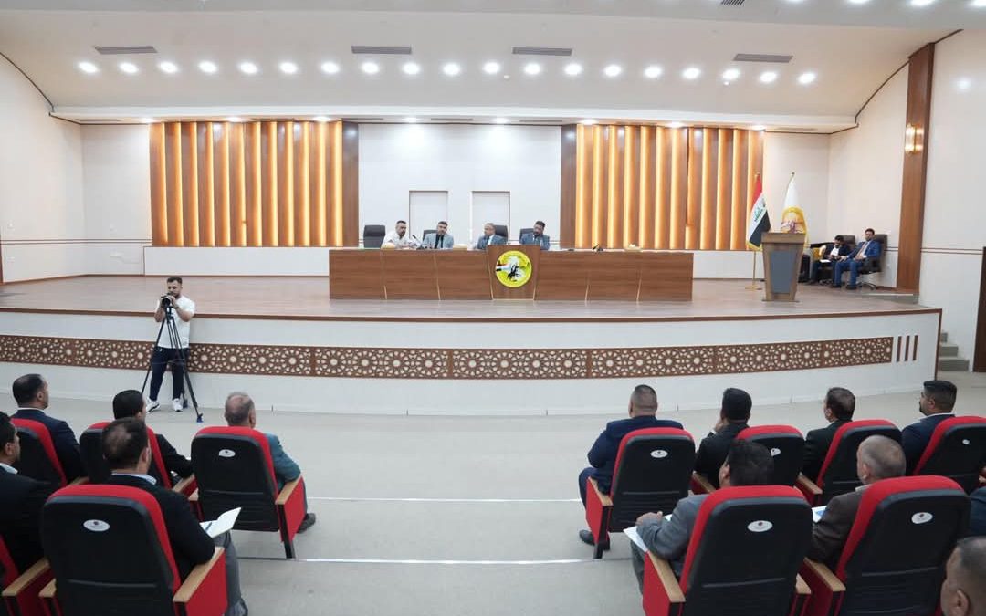 محافظ صلاح الدين يبحث تنفيذ قرارات التمليك وتغيير جنس الأراضي خلال اجتماع موسّع مع الإدارات المحلية