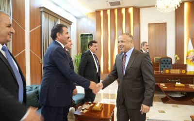 محافظ صلاح الدين يستقبل وفداً من المكتب السياسي للحزب الديمقراطي الكردستاني ويشيد بدور الإقليم في دعم الاستقرار