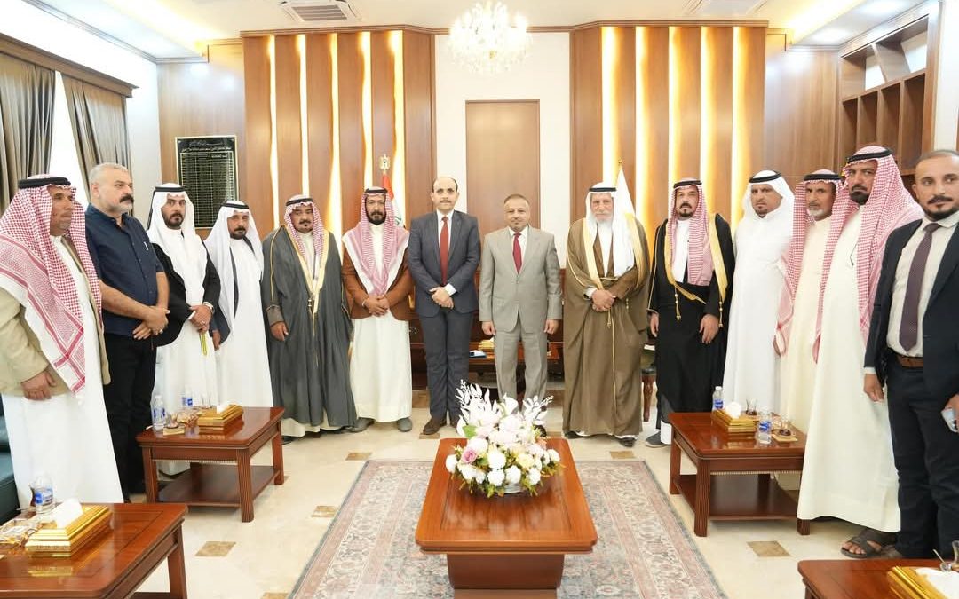 محافظ صلاح الدين يستقبل وفداً من عشيرة العبيد ويوجّه بمعالجات عاجلة لملفات الماء والكهرباء والطرق في الحويجة البحرية