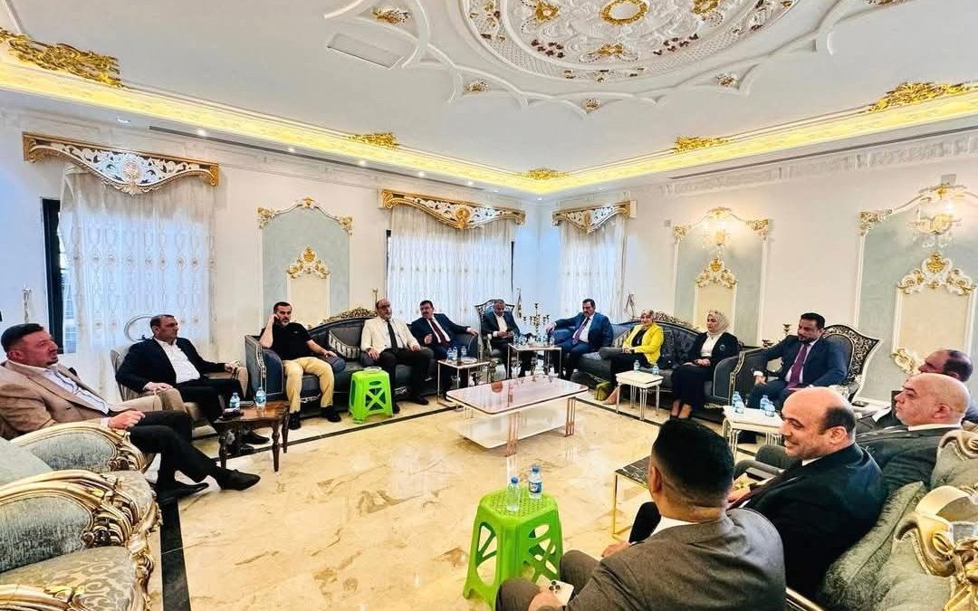محافظ صلاح الدين يلتقي أعضاء مجلس المحافظة في مضيف العطية ويؤكد: العمل المشترك والتكامل ضمانة للاستقرار والتقدم