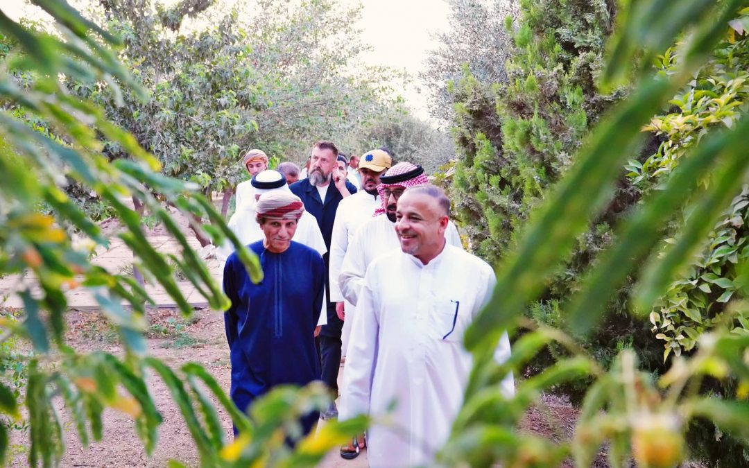 محافظ صلاح الدين يُرافق المبعوث الأممي في جولة ميدانية إلى مزارع قضاء العلم ويؤكّد: المحافظة آمنة ومزدهرة بفضل تضحيات أهلها