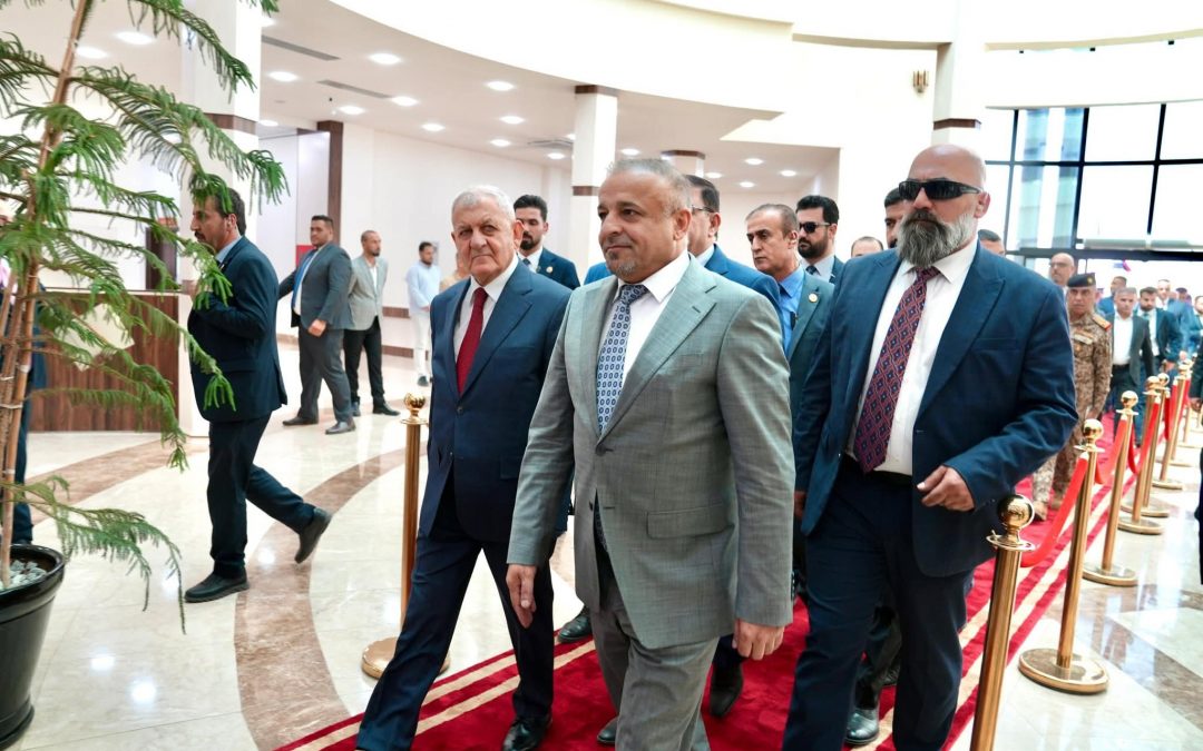 فخامة رئيس الجمهورية ومحافظ صلاح الدين يصلان مبنى المحافظة وسط استقبال رسمي وشعبي