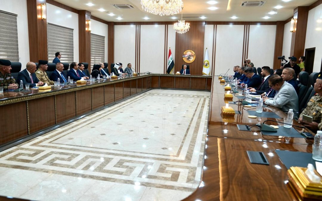 فخامة رئيس الجمهورية يعقد اجتماعاً مع محافظ صلاح الدين ومجلس المحافظة ويشيد بتضحيات المحافظة وتاريخها العريق