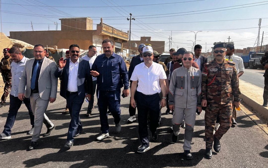 محافظ صلاح الدين يتفقد مشروع انشاء طريق السايدين في قضاء الشرقاط لمتابعة مراحل العمل